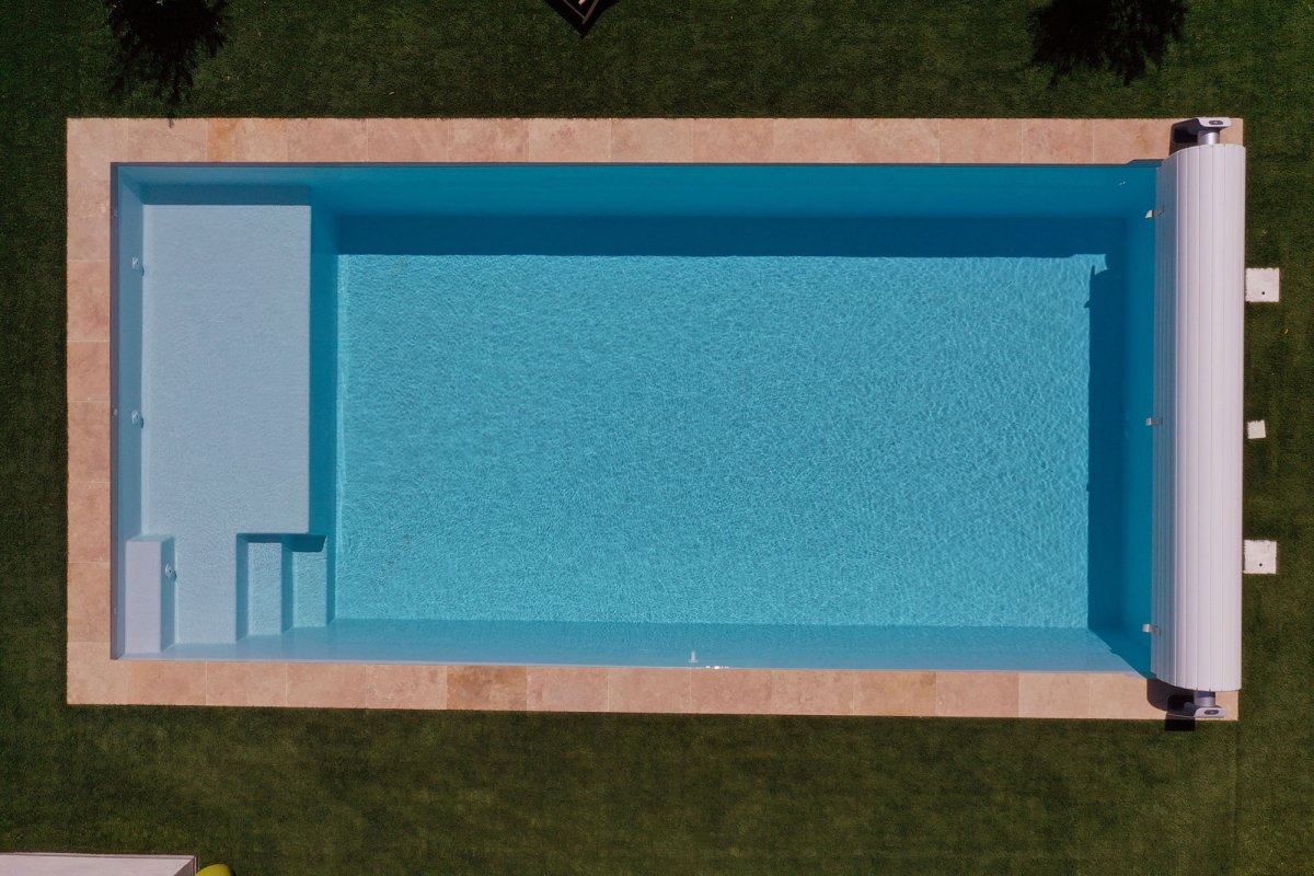 piscine plage vue de drone - Photo piscine à coque